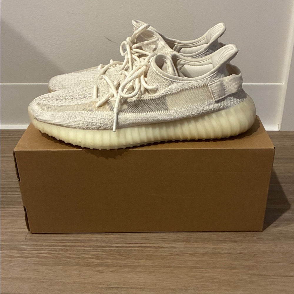Adidas Yeezy Boost 350 V2 Sneakers - Cream